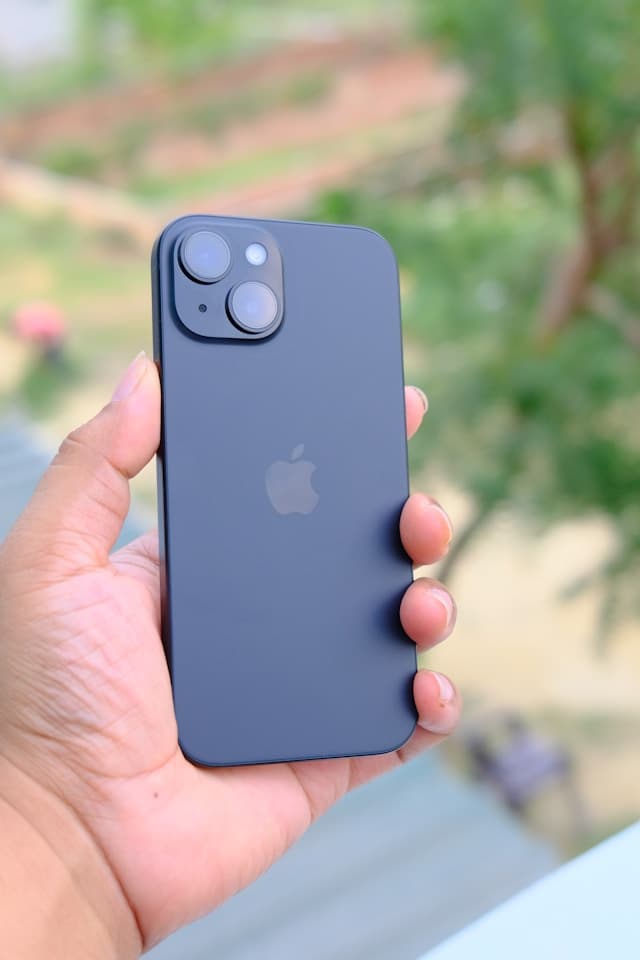 Buy second-hand iPhones in Nehru Place – battery tested and certified with warranty