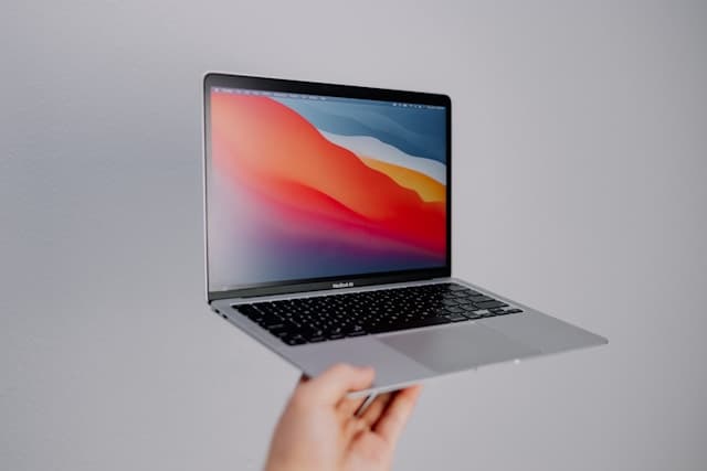Certified second-hand and refurbished MacBooks with warranty – MacBook Air, Pro, M1, M2 models in Delhi NCR